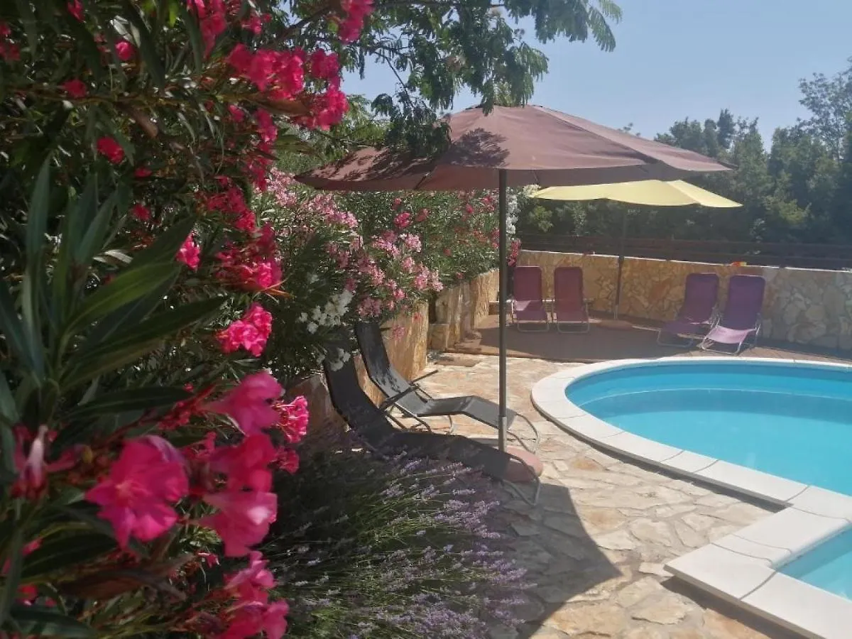 Sunny Pool Apartments Maslenica Croatia
