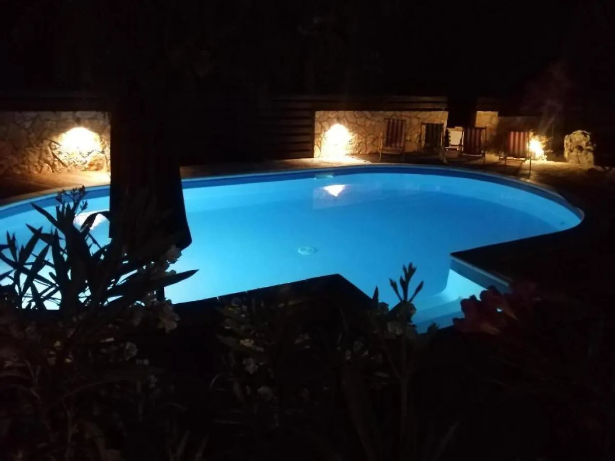 Sunny Pool Apartments Maslenica Croatia